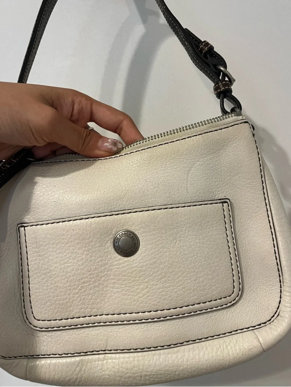 Vintage Coach White Leather Shoulder Bag with Brown Trim - Picture 6 of 6